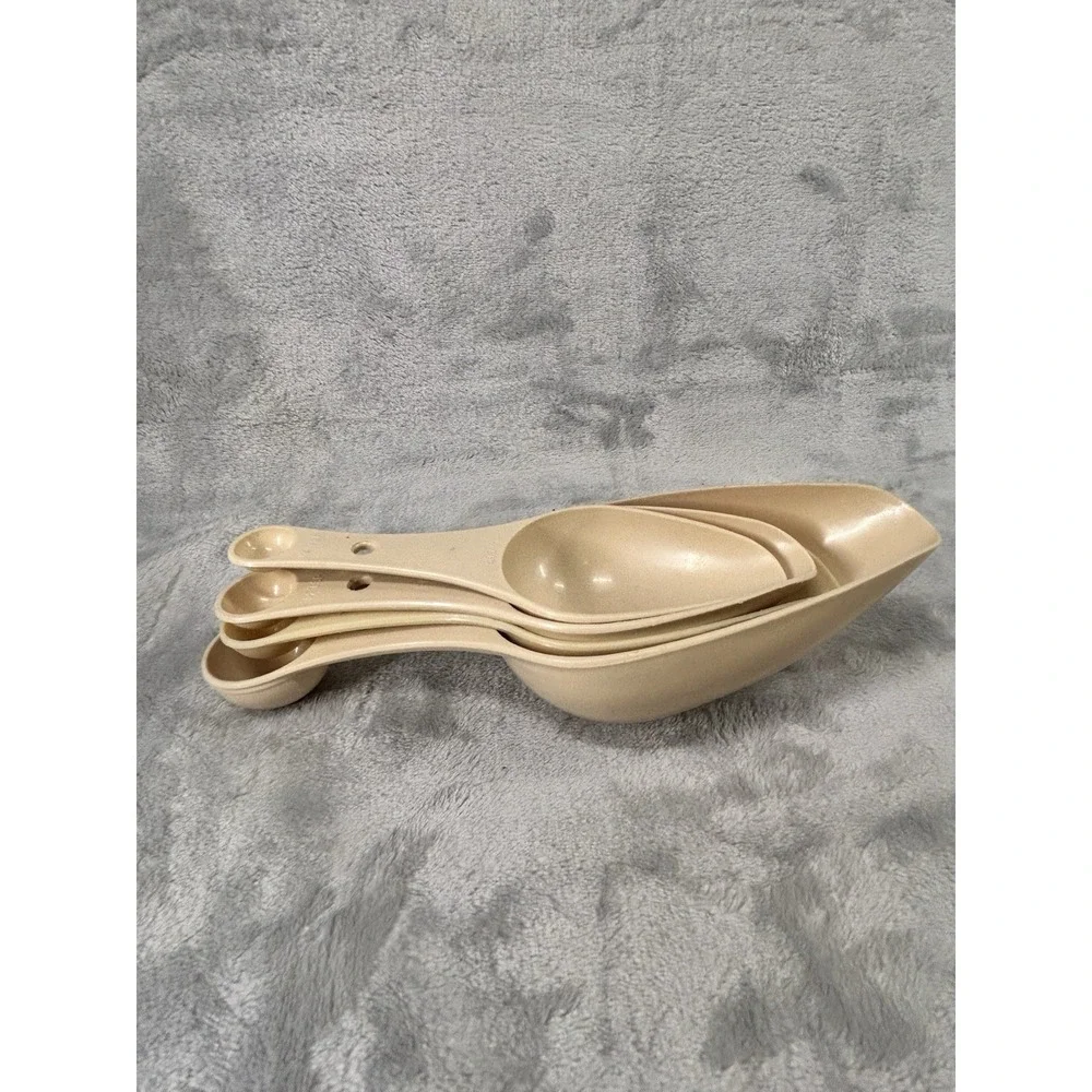 Vintage EKCO Tan Beige Nesting Measuring Cup Scoop Spoon Set 4pc USA 1970s Retro
